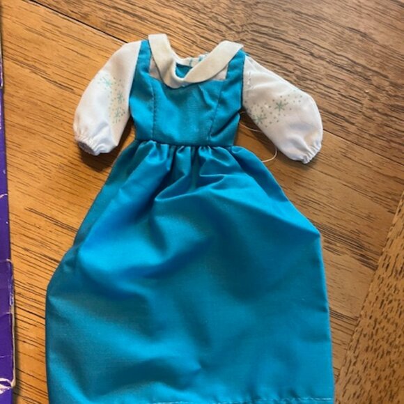 1991 Disney Classics Belle Barbie Beauty & the Beast - Picture 6 of 8